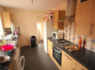 3 bedroom flat for rent in Dilston Road, Newcastle Upon Tyne, NE4