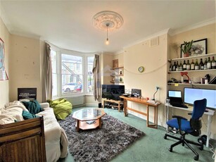 3 bedroom flat for rent in Elms Road, Clapham, London, SW4 9EP, SW4