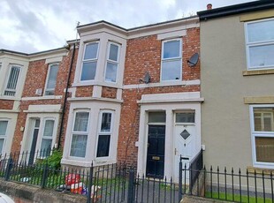 3 bedroom flat for rent in Joan Street, Benwell, Newcastle Upon Tyne, NE4