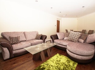 3 bedroom flat for rent in Kelvindale Gardens, Kelvindale, Glasgow, G20