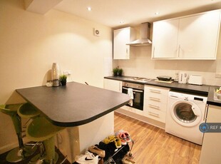 3 bedroom flat for rent in Kensington Terrace, Leeds, LS6