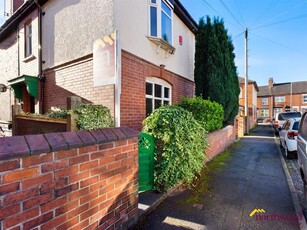 3 bedroom semi-detached house for rent in Claridge Road, Hartshill, ST4