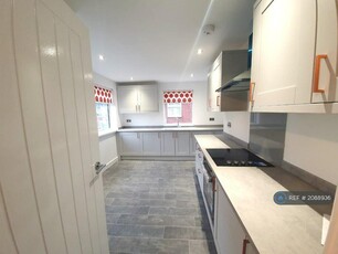 3 bedroom semi-detached house for rent in Florence Road, Gedling, Nottingham, NG4