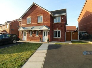 3 bedroom semi-detached house for rent in Harbour Drive, Liverpool, L19
