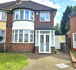 3 bedroom semi-detached house for rent in Parkwood Croft, Birmingham, West Midlands, B43