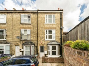 3 bedroom semi-detached house for rent in Princes Road, West Ealing, W13