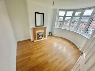 3 bedroom semi-detached house for rent in Strathmore Avenue, Luton, LU1