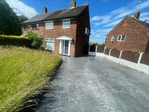 3 bedroom semi-detached house for rent in Town street, Belle isle, LS10