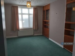 3 bedroom semi-detached house for rent in Water Eaton Road, Bletchley, Milton Keynes, MK2