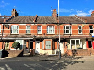 4 bedroom terraced house for rent in Dallow Road, Luton, LU1