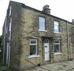 3 bedroom terraced house for rent in Holly Street, Bradford, West Yorkshire, BD6