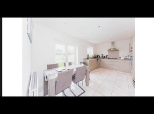 4 Bed Detached House, New Lincoln Road, CH65