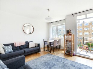 4 bedroom apartment for rent in Hayward Gardens, London, SW15