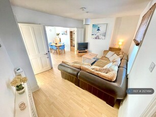 4 bedroom end of terrace house for rent in South View Place, Bournemouth, BH2
