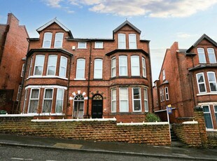 4 bedroom flat for rent in Foxhall Road, Forest Fields, NG7 6LH, NG7