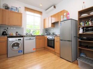 4 bedroom flat for rent in Roden Street, Islington, N7