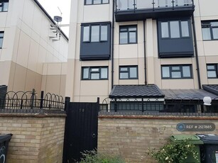 4 bedroom maisonette for rent in Tower Court, Peterborough, PE2