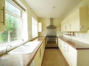 4 bedroom semi-detached house for rent in Ingleside Road, Kingswood, Bristol, BS15