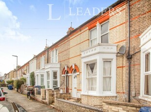 4 bedroom terraced house for rent in Hemingford Road, Cambridge, CB1