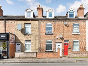 4 bedroom terraced house for rent in Queens Road, Beeston, Nottingham, NG9