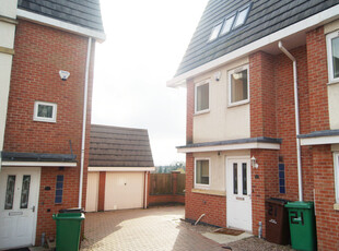 4 bedroom town house for rent in The Green Mews, Arnold - Available August, NG5