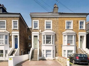 5 bedroom semi-detached house for rent in Chapel Road, West Ealing, W13
