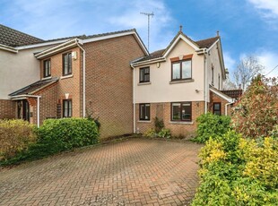 Colnbrook Close, London Colney, St. Albans - 3 bedroom end of terrace house