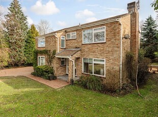 Detached house to rent in High Foleys, Claygate KT10