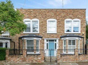 End terrace house for sale in Canning Road, London N5