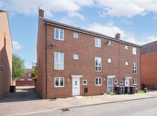 End terrace house to rent in Eddington Crescent, Welwyn Garden City, Hertfordshire AL7