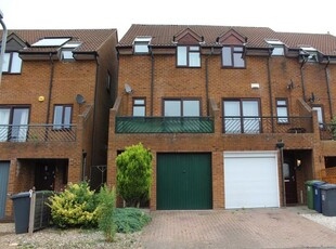 End terrace house to rent in Mylne Close, High Wycombe HP13