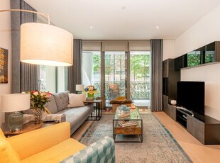 Flat for sale in Chartwell House, London SW114Fp SW11