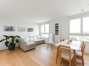Flat in Clement Avenue, Clapham High Street, SW4
