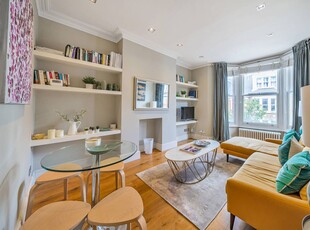 Flat in Hemberton Road, Clapham North, SW9