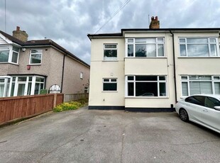 Flat to rent in Ardleigh Green Road, Hornchurch RM11