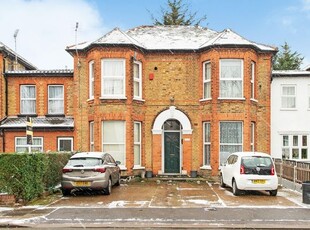 Flat to rent in Argyle Road, Ilford IG1
