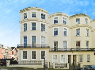 Flat to rent in Brunswick Road, Hove BN3