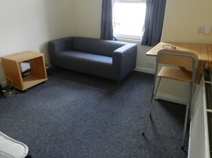 Flat to rent in Connaught Road, Cardiff CF24