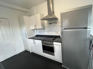 Flat to rent in Craven Road, Newbury RG14