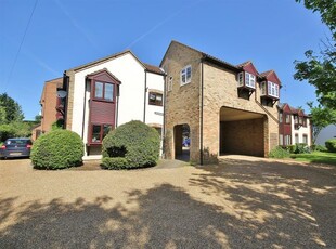 Flat to rent in Darwood Court, St. Ives, Huntingdon PE27