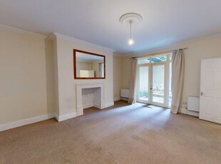 Flat to rent in First Avenue, Hove BN3