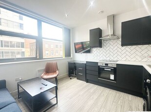 Flat to rent in Flat, Charles Street, Leicester LE1