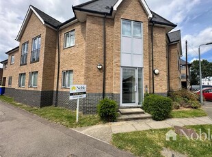 Flat to rent in Forest Court, Hemnall Street, Epping CM16