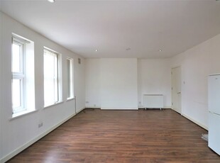 Flat to rent in Graphite House, Postway Mews, Ilford IG1