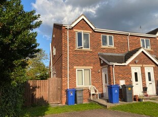 Flat to rent in Haslemere Court, Doncaster DN5