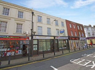 Flat to rent in High Street, Chatham ME4
