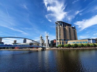 Flat to rent in Imperial Point, Salford Quays M50