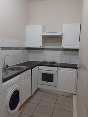 Flat to rent in Mayfair Avenue, Ilford IG1