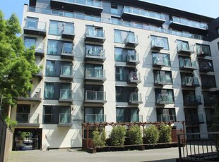 Flat to rent in Mosaic Apartments, High Street, Slough SL1