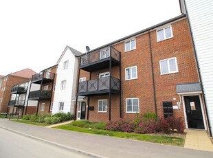 Flat to rent in Pictor Drive, Margate CT9
